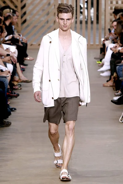 Look 12